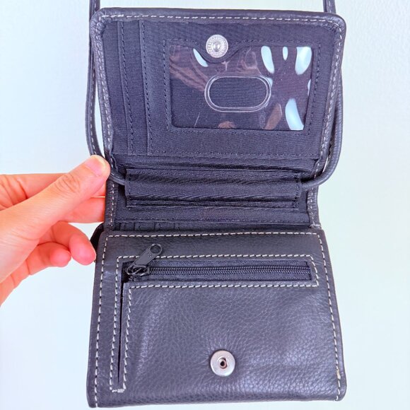 NWT Fossil Black Leather Crossbody Wallet | Contrast Stitching | Zip Pockets - Picture 5 of 9